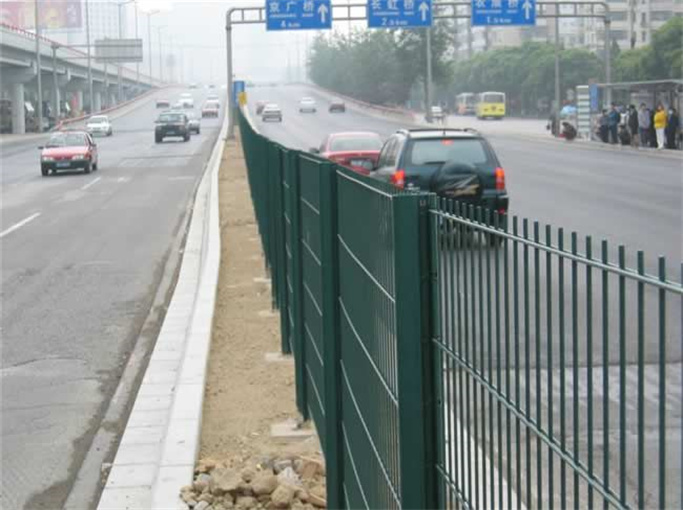 公路隔離柵表麵防腐防鏽處理生產流程製作工藝（yì）